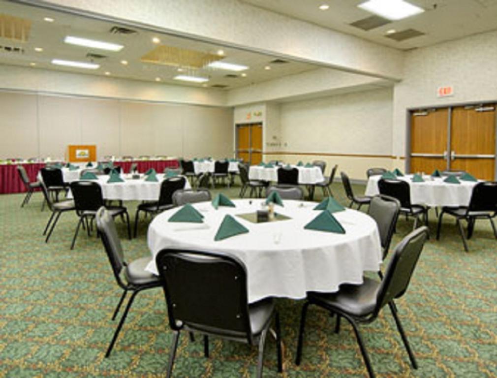Days Inn By Wyndham Kirksville Restaurant photo